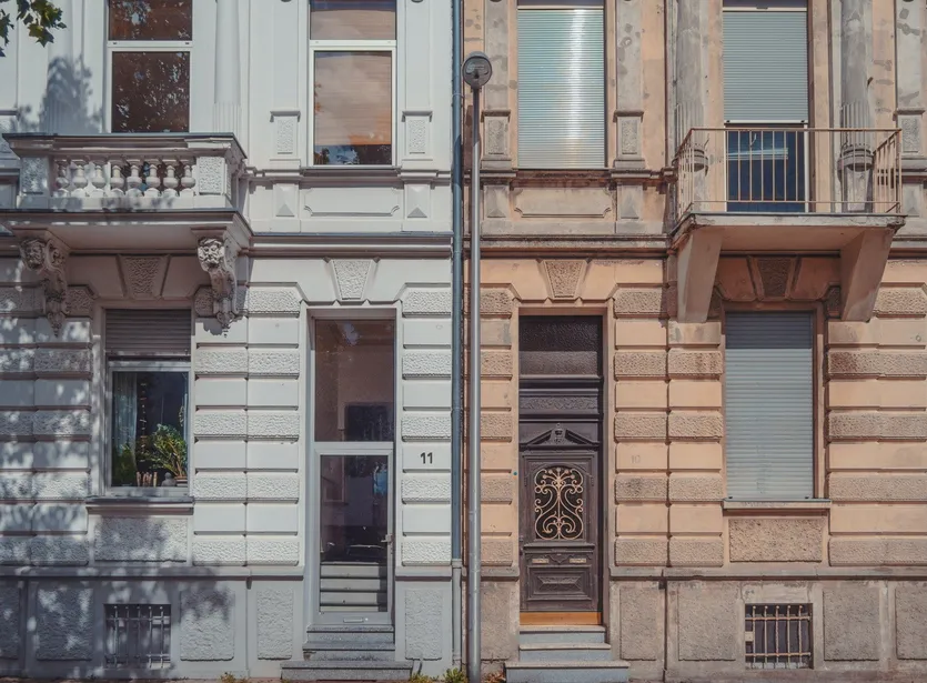 Mediterranes Haus mit Olivenbäumen — Vodnjan
